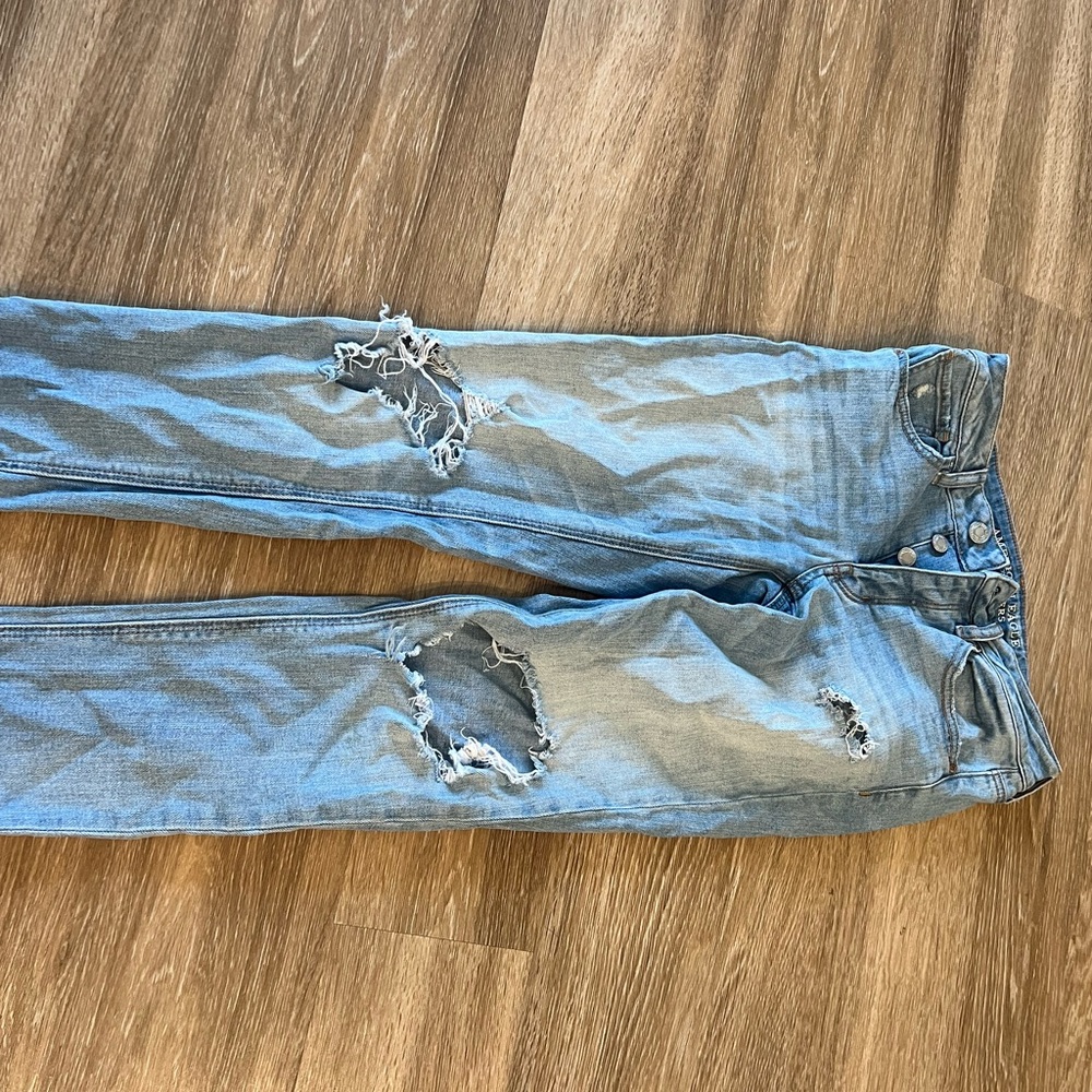 American eagle jeans ripped knees light blue straight leg size 2